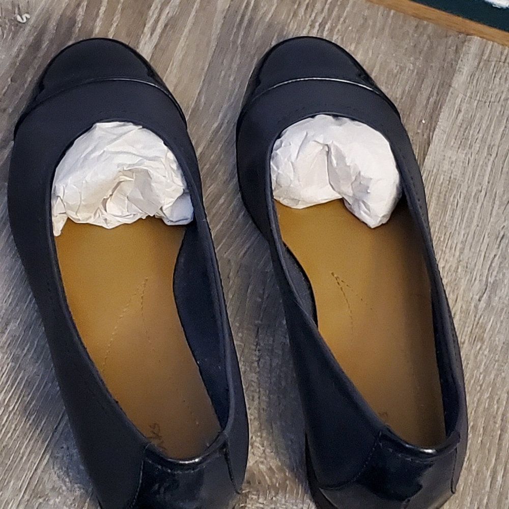 Clarks pumps/flats